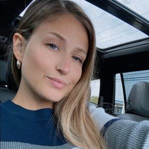 Meet your Posher, Alexis